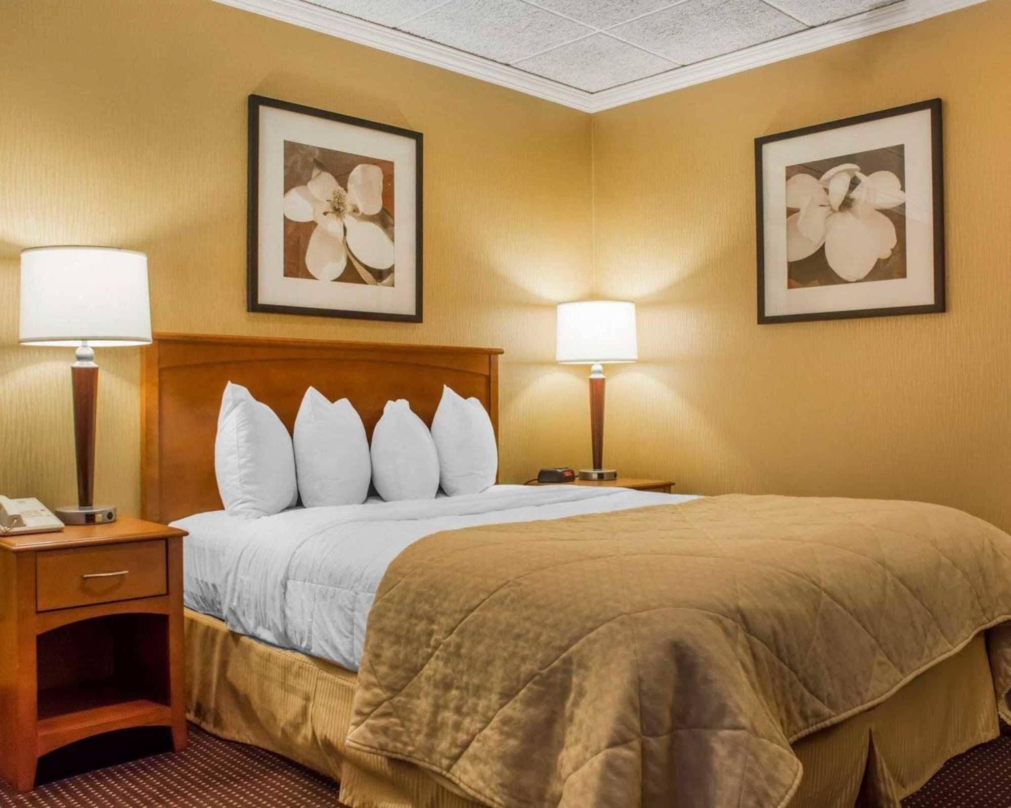 Clarion Hotel & Suites Riverfront Oswego Eksteriør billede
