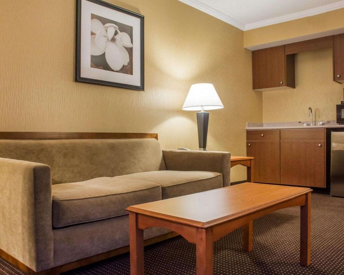 Clarion Hotel & Suites Riverfront Oswego Eksteriør billede
