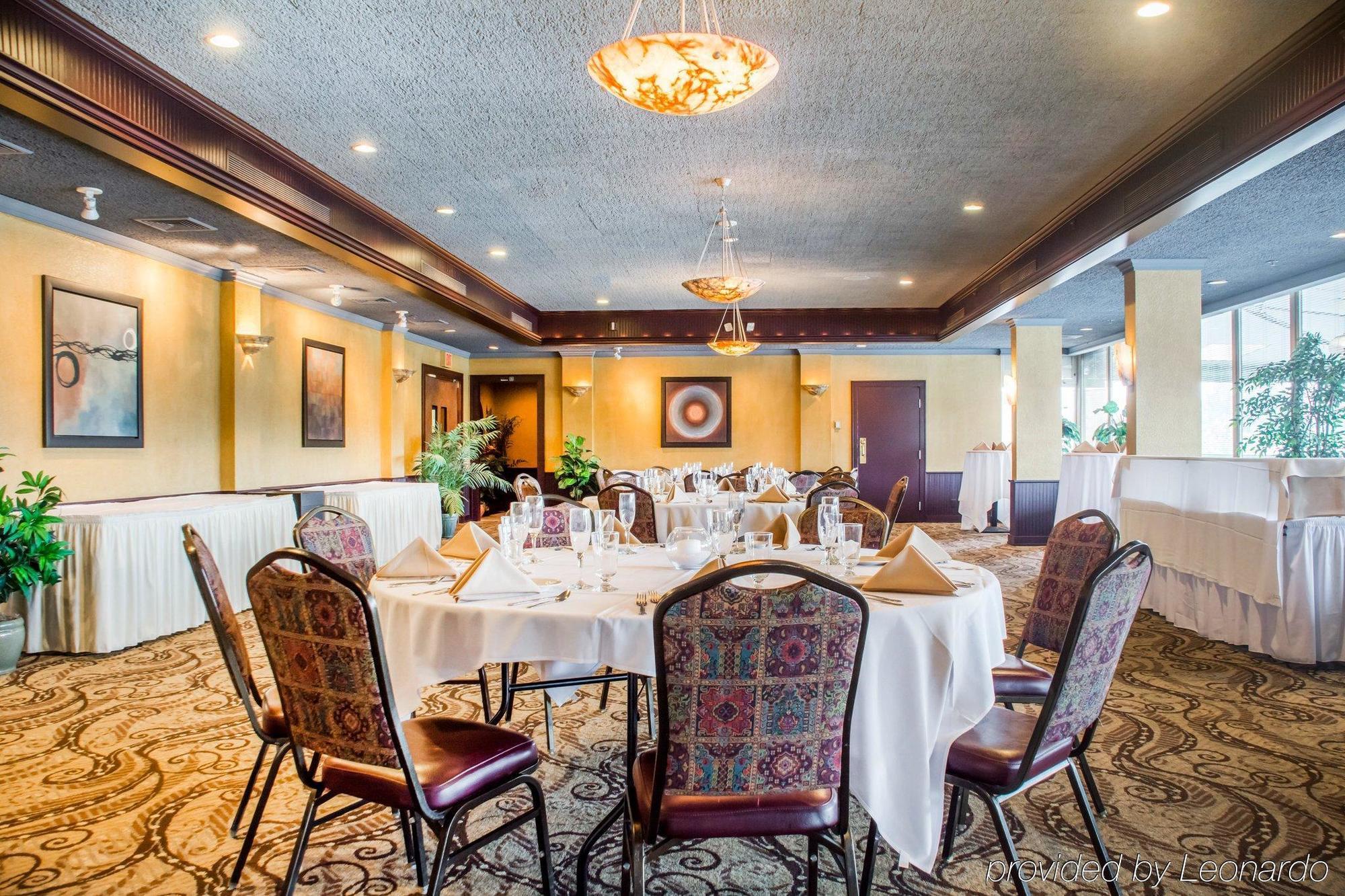 Clarion Hotel & Suites Riverfront Oswego Eksteriør billede