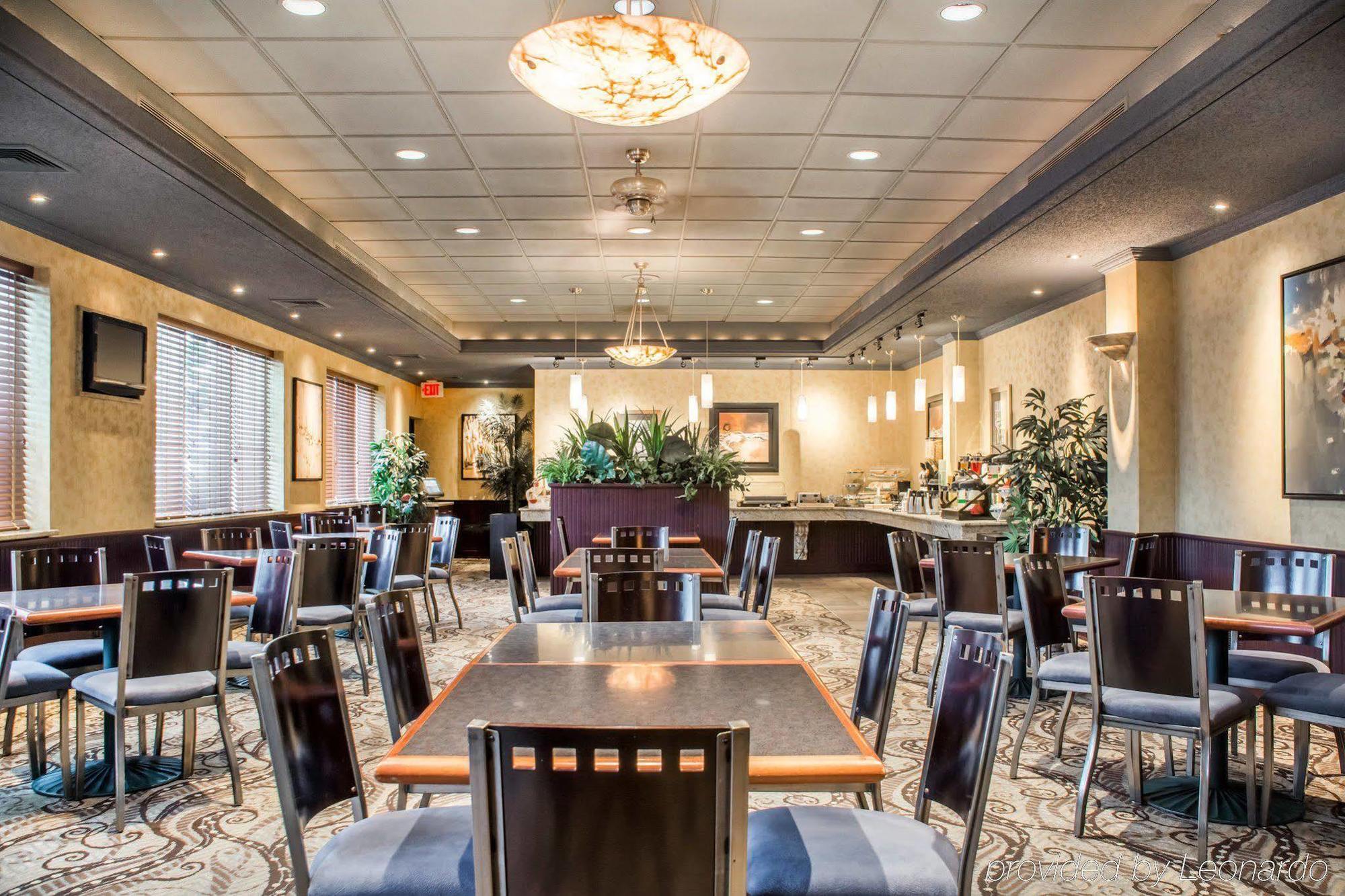 Clarion Hotel & Suites Riverfront Oswego Eksteriør billede