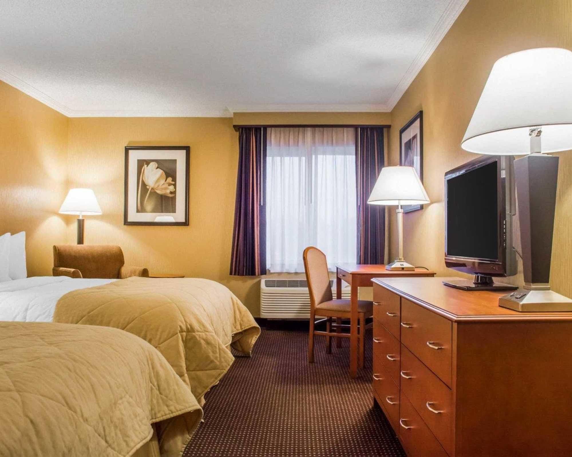 Clarion Hotel & Suites Riverfront Oswego Eksteriør billede